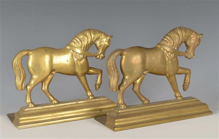 Coppia di fermaporte in bronzo a forma di cavallo Pair of horse-shaped bronze...