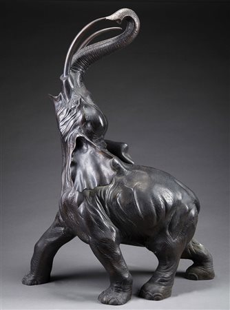 Scultura in bronzo a tutto tondo raffigurante un elefante (h.cm.95) Bronze...