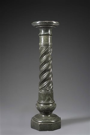 Colonna portavaso in marmo Verde Alpi con fusto a torciglione e base di forma...