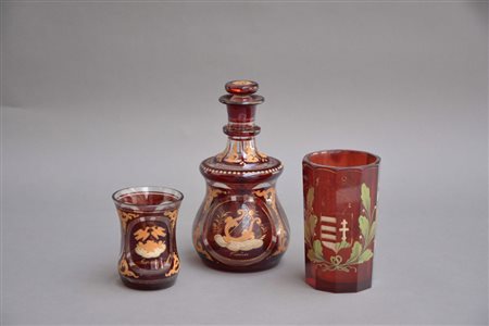 Manifattura di Boemia sec. XIX. Lotto composto da una bottiglia da notte con...