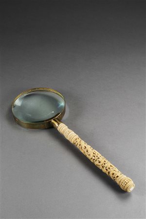 Arte di Cina del XIX secolo per il mercato europeo. Lente di ingrandimento...