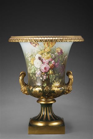 Vaso "mediceo" in porcellana con foggia a cratere con bordura a rilievo a...