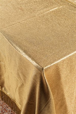 Sotto-tovaglia rettangolare in lamè dorato con profilo a frange(cm 380x180)...