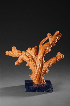 Statua in corallo raffigurante tre divinità femminili e una maschile. Sec....