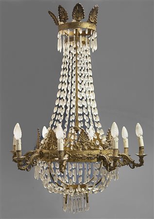 Lampadario a cesto a otto bracci con struttura in bronzo decorata a volute,...