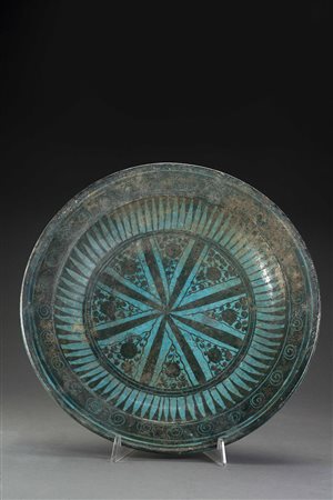 Manifattura persiana antico piatto in terracotta smaltata a motivi geometrici...