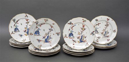 Manifattura di Cozzi, sedici piatti in porcellana a decoro orientale con...