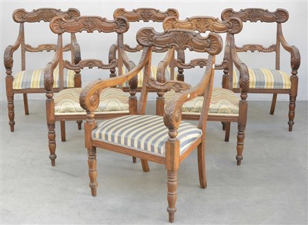 Gruppo di sei poltrone in noce con cartella a giorno intagliata a motivi...