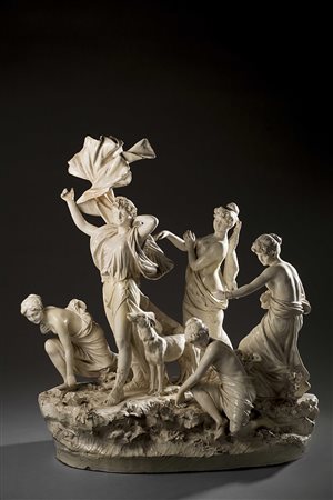 Trionfo da tavola con grande gruppo plastico in terraglia color crema...