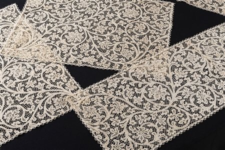 Servizio da tavola all'americana composto da sei tovagliette e un...