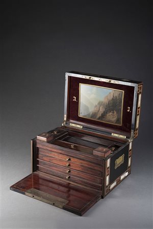 Scrittoio da viaggio in legno ebanizzato con profili intarsiati in...