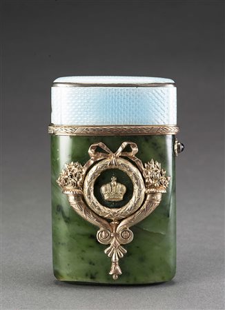 Astuccio con corpo in nefrite e tappo in smalto decorato a ghiere in argento...