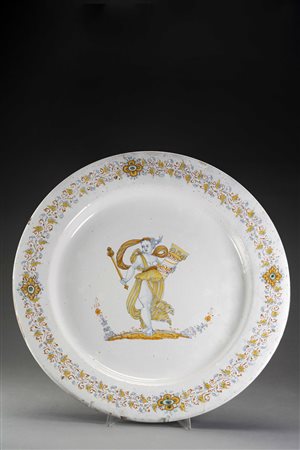 Grande piatto in maiolica compendiaria alla faentina su smalto bianco con...