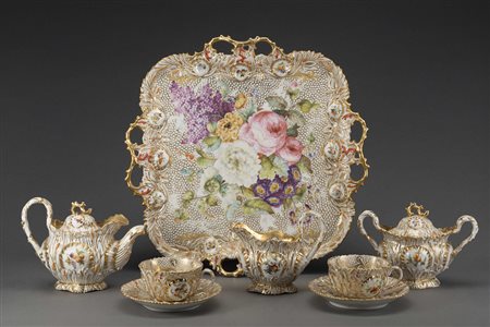 Manifattura francese Jacob Petit, sec. XIX. Servizio tête à tête in...