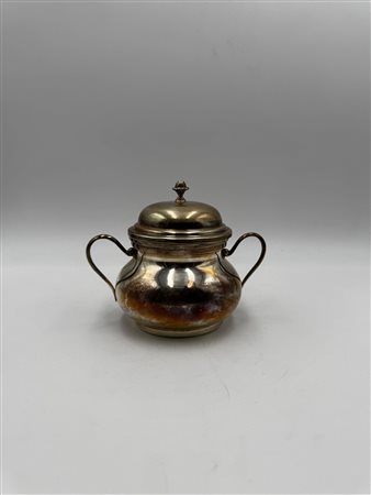  
Zuccheriera in argento 
 Peso: 240 gr