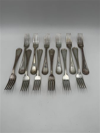  
Set di 12 forchette in argento 
  Peso: 866 gr