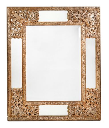  
Specchiera con cornice dorata 
 Cm 103x85