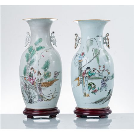 MANIFATTURA CINESE DELLA FINE DEL XIX SECOLO, Coppia di vasi