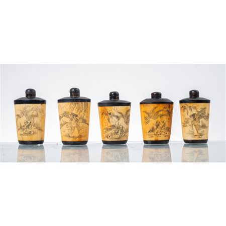 MANIFATTURA ORIENTALE DEI PRIMI DEL '900, 5 piccole bottiglie