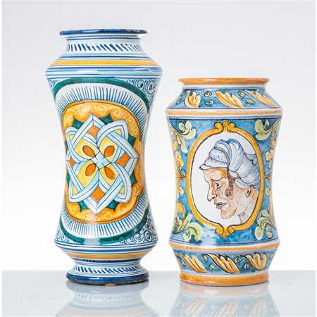 MANIFATTURA SICILIANA SECONDA METÀ XX SECOLO, Due albarelli