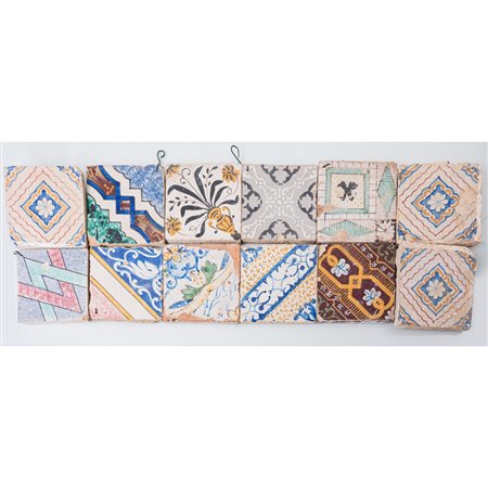 MANIFATTURA SICILIANA DEL XIX SECOLO, Diciannove mattonelle