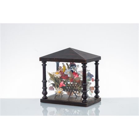 MANIFATTURA SICILIANA DEL XIX SECOLO, Teca con composizione