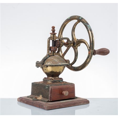 MANIFATTURA EUROPEA DEI PRIMI DEL '900, Macinino da caffè