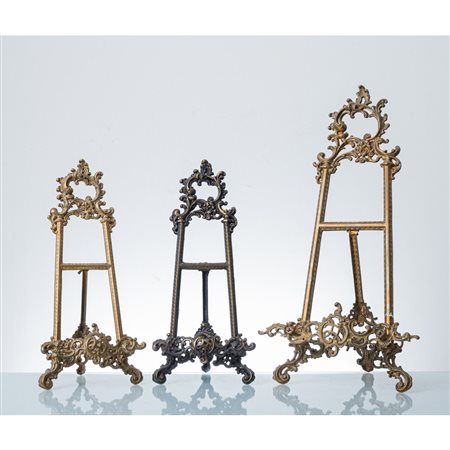 MANIFATTURA ITALIANA DEL XX SECOLO, Tre cavalletti da tavolo