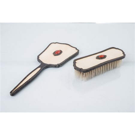 MANIFATTURA ITALIANA DEI PRIMI DEL '900, Spazzola e specchio