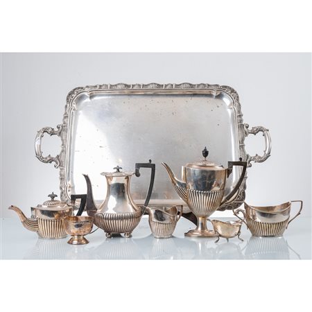 MANIFATTURA INGLESE FINE XIX SEC., Lotto oggetti in sheffield