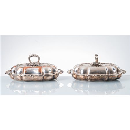 MANIFATTURA INGLESE DEL XIX SECOLO, Coppia di legumiere