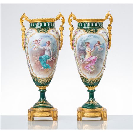 MANIFATTURA FRANCESE DEL XIX SECOLO, Coppia di vasi