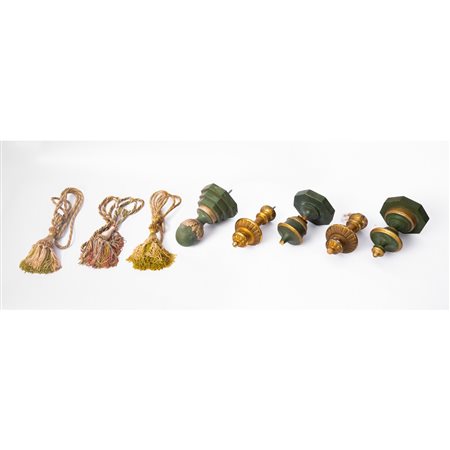 MAN. ITALIANA SECONDA METÀ XX SEC., 5 reggi embrasse e 3 cordini