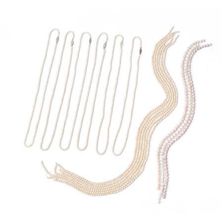 NOVE FILI E SEI COLLANE