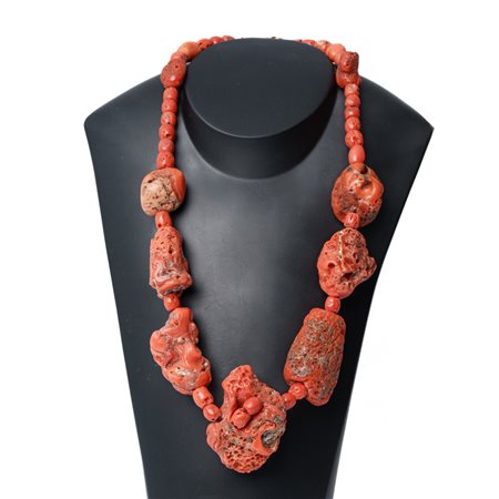 COLLANA in corallo spugnoso con chiusura in oro giallo 18 KT