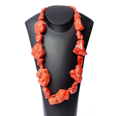 COLLANA in corallo spugnoso con chiusura in oro giallo 18 KT