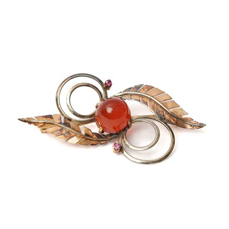 SPILLA in oro basso titolo con cabochon in corniola e rubini