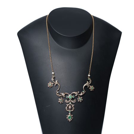 COLLANA in oro giallo 9 KT e argento con diamanti e smeraldi