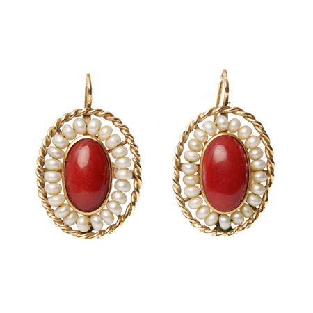 ORECCHINI in oro giallo 18 KT con cabochon corallo e perline