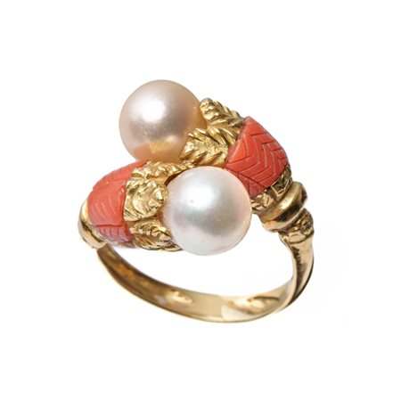 ANELLO in oro giallo 18 KT con due perle Giappone e corallo