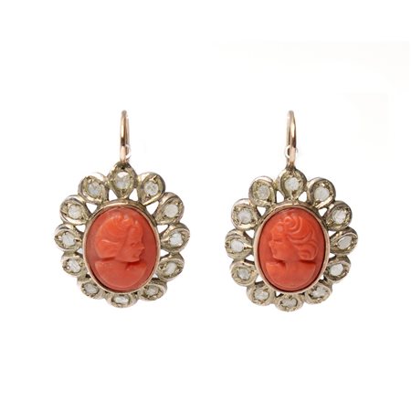 ORECCHINI in oro giallo 9 KT e argento con diamanti e cammei