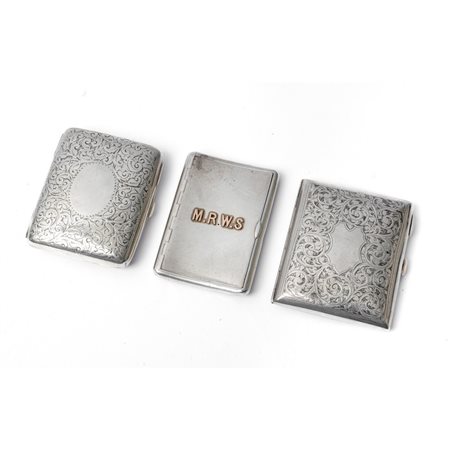 DUE PORTASIGARETTE E TABACCHIERA