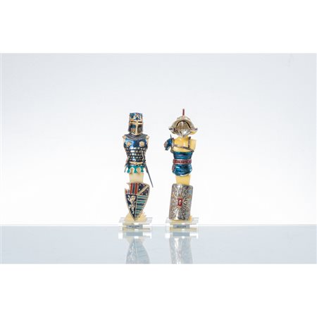 DUE SCULTURE in resina con armature in argento