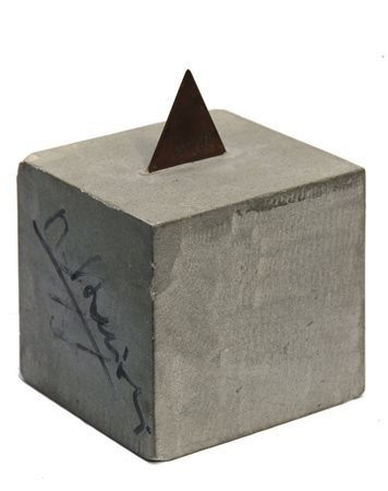 Mauro STACCIOLI Volterra, 1937 Senza titolo, 1973, cemento e ferro, cm. 17 x...