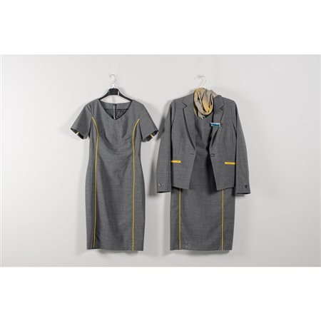 PRODUZIONE INGLESE 2000 ca., Due abiti e accessori