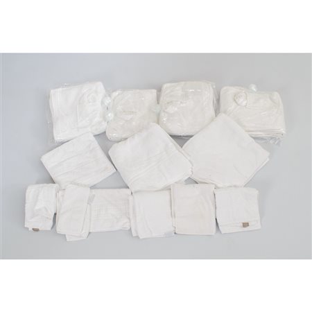 LINEN ULTIMATE E PROD. INGLESE 2000 ca., 14 pezzi corredo bagno