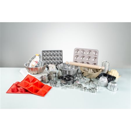 PRODUZIONE INGLESE 2000 ca., Settanta utensili da cucina