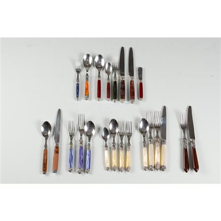 PRODUZIONE INGLESE 2000 ca., 23 posate