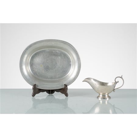 PRODUZIONE INGLESE 2000 ca., Vassoio e salsiera