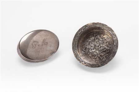 Lotto di due oggetti, Second half of the 20th century